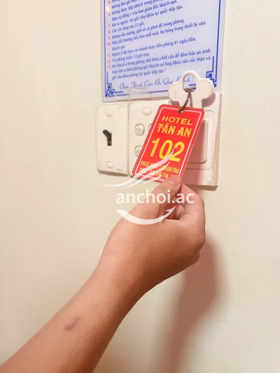 Ảnh checker Tần Vô Nhân chụp khi gặp LY LY - GÁI DÂM MÔNG TO VÚ BỰ CHIỀU KHÁCH (ảnh 2/4)