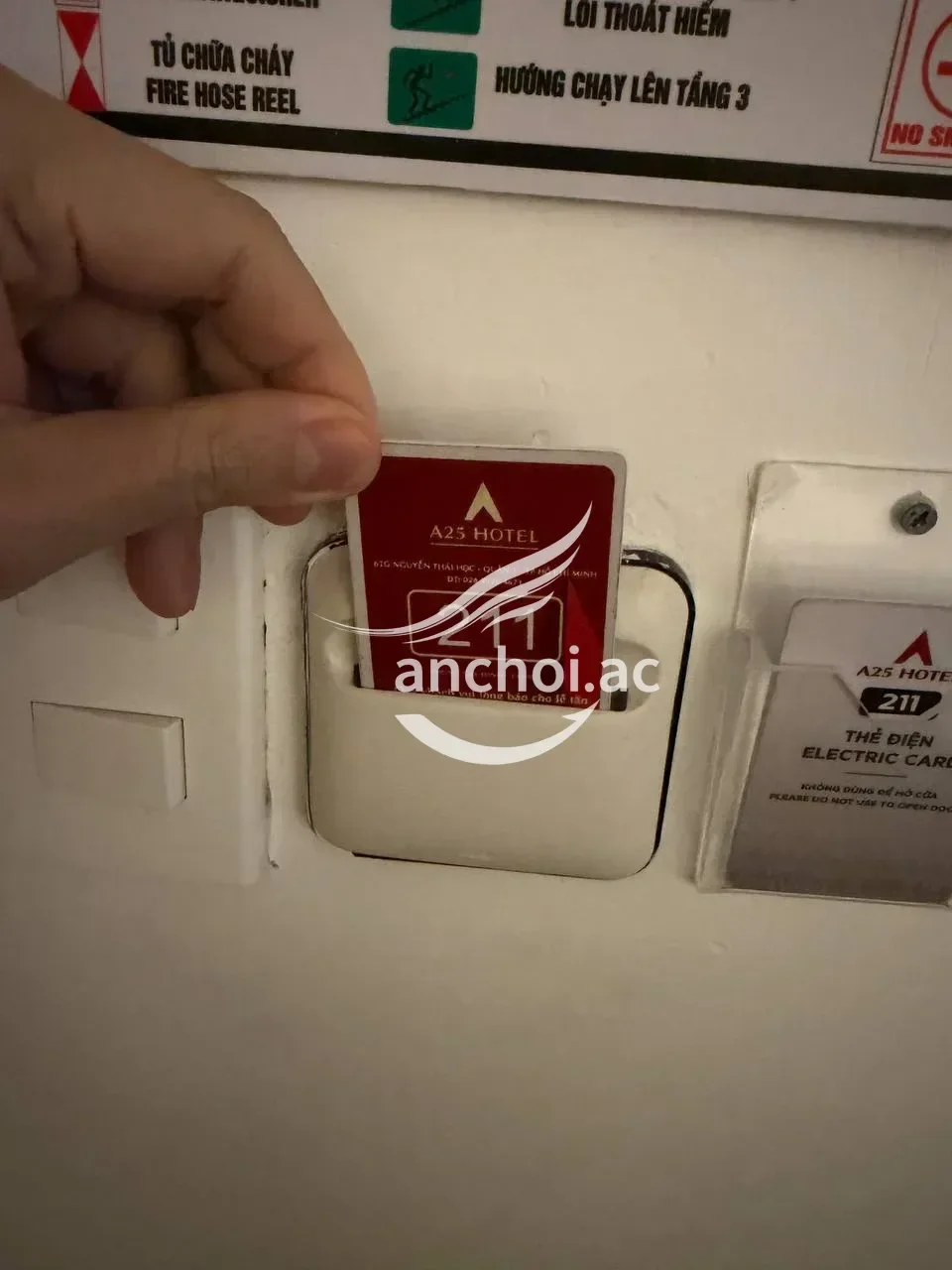 Ảnh checker Lý Bình chụp khi gặp HOA LAN - SỞ HỮU DÁNG ĐẸP VỚI BỘ NGỰC VÔ CÙNG GỢI CẢM CHIỀU KHÁCH (ảnh 1/4)