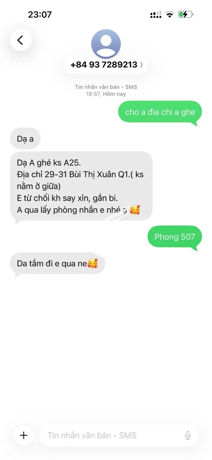 Ảnh checker bokinhvan chụp khi gặp LINH MIU Chiếc lưỡi đẳng cấp sever gaigu (ảnh 1/4)