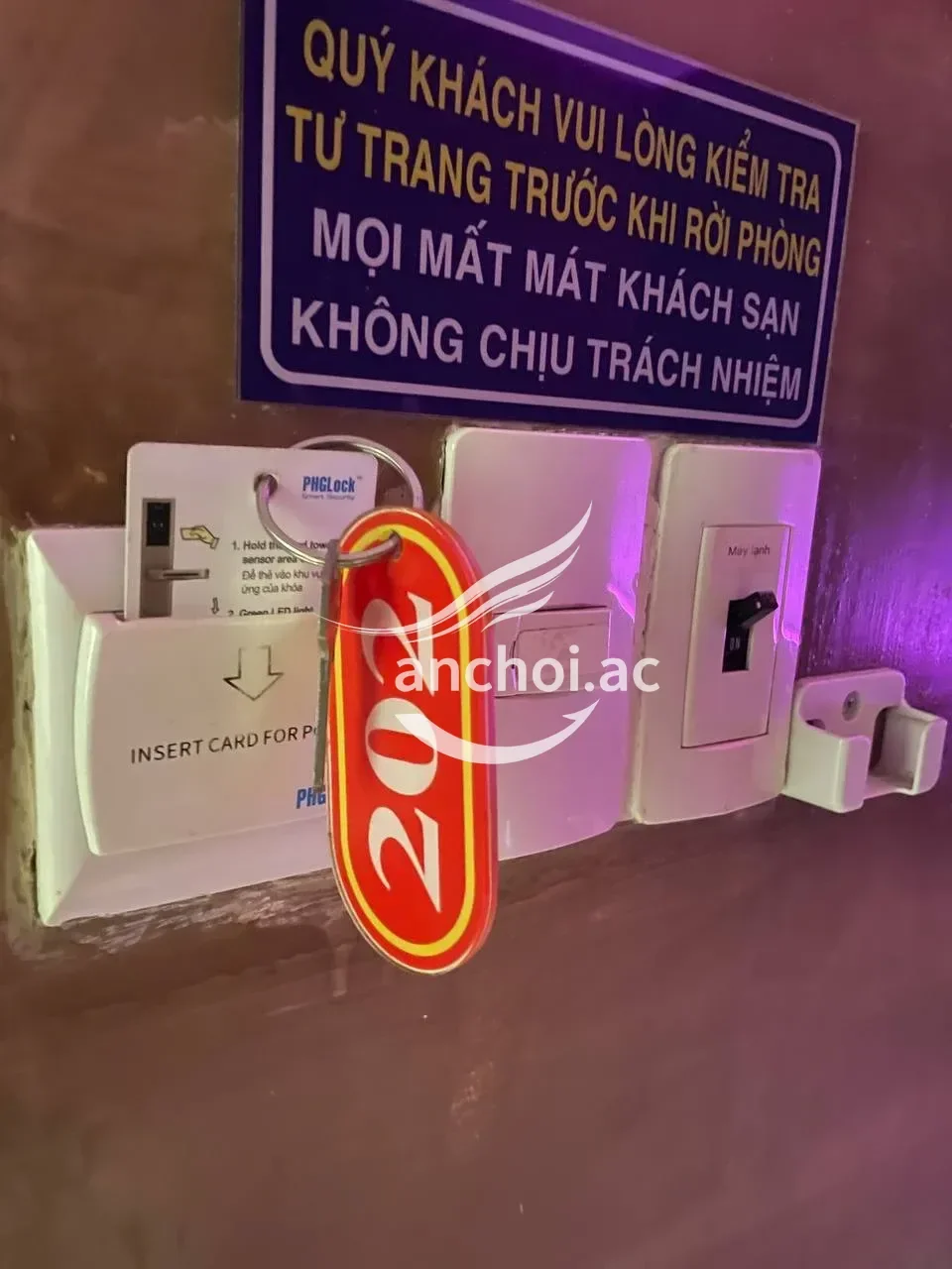 Ảnh checker tunhachuan chụp khi gặp Cẩm Như - Mùa Hè Rực Lửa Với Cô Nàng Nóng Bỏng (ảnh 2/4)