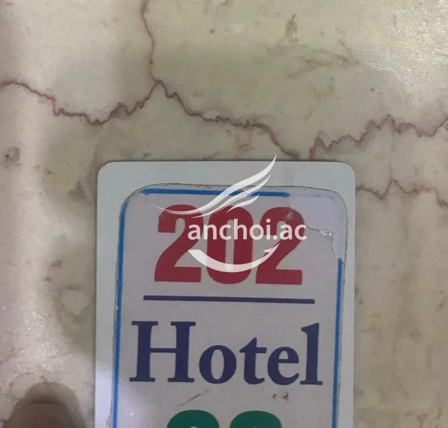 Ảnh checker Lê Sang chụp khi gặp VÂN ANH - DA TRẮNG - DÁNG XINH - CHIỀU KHÁCH HẾT MÌNH (ảnh 2/4)