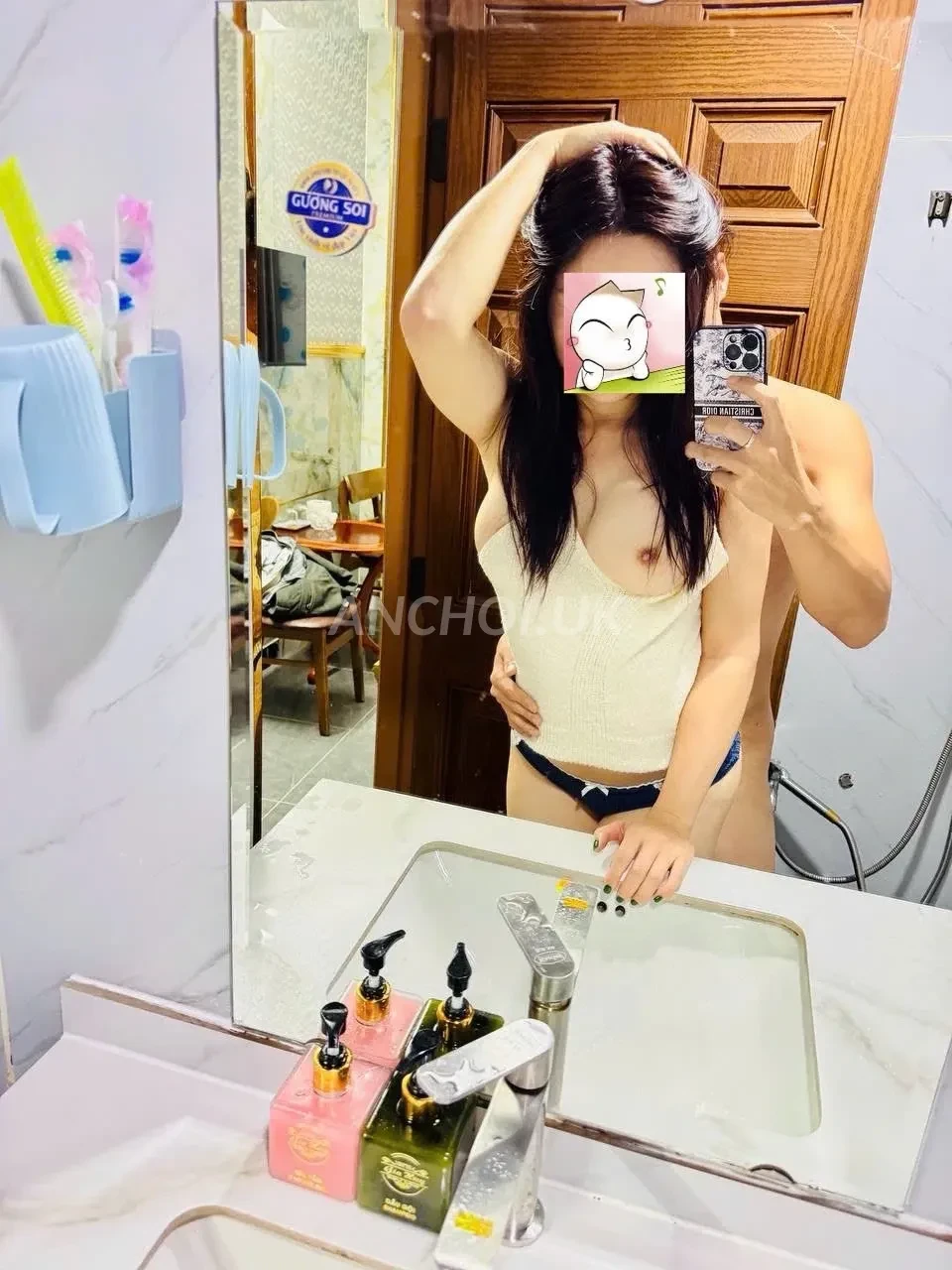 Ảnh checker Mạc cáo chụp khi gặp Quỳnh Anh_siêu mẫu vô cùng xinh đẹp với quả body căng đét (ảnh 1/5)