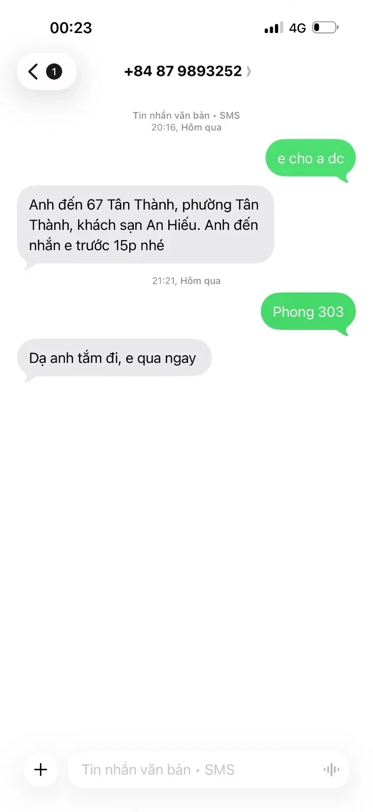 Ảnh checker Gấu chụp khi gặp Anh Thư Xinh Đẹp Ngoan Hiền Chiều Khách  (ảnh 1/4)